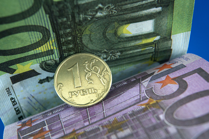 Евро предрекли падение по отношению к рублю