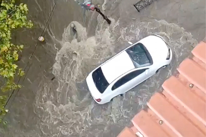 Затопленные улицы российского города показали на видео