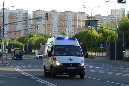 В Москве двое взрослых и ребенок пострадали в аварии с грузовиком