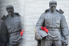Эстония перезахоронит останки советских солдат «из неподходящих мест»