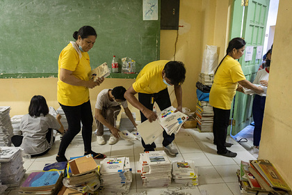 Десятки человек пострадали при раздаче помощи на Филиппинах