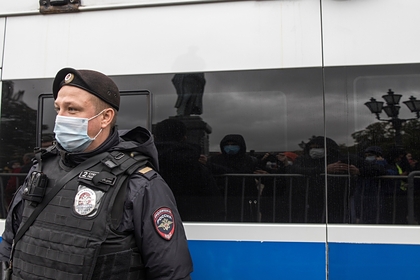 Граждане Узбекистана взяли заложников в кальянной Петербурга