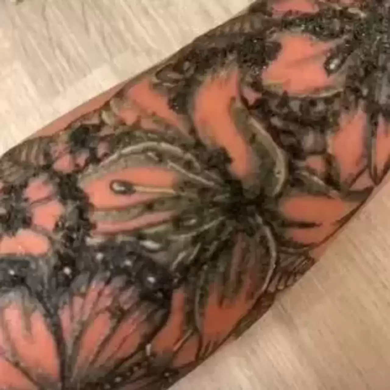 Кара Делевинь сделала еще одну татуировку