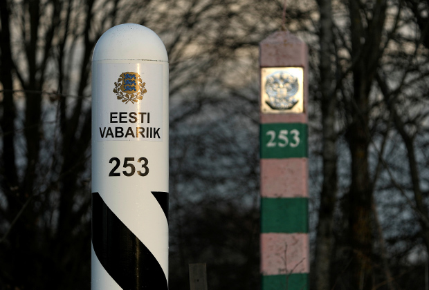 Столбы на границе Эстонии и России