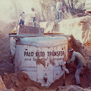 Раскопки грузовика, в котором 26 школьников и водитель автобуса провели 16 часов под землей, 1976 год
