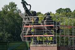 В России отреагировали на снос памятника советским воинам-освободителям в Риге
