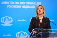 Захарова высмеяла заявление Трасс о готовности применить ядерное оружие 