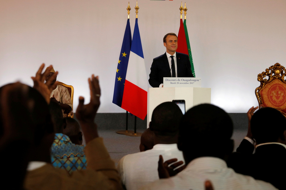 Президент Франции Эммануэль Макрон выступает с речью в Университете Уагадугу, Буркина-Фасо, 28 ноября 2017 года