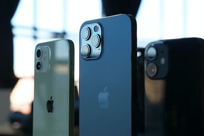 Защиту пользователей iPhone от Apple раскритиковали