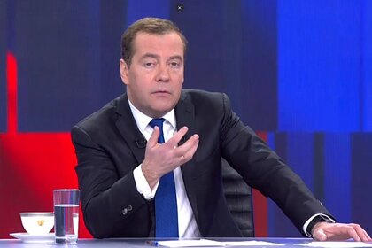 Медведев назвал Макрона «хорошим медиком»