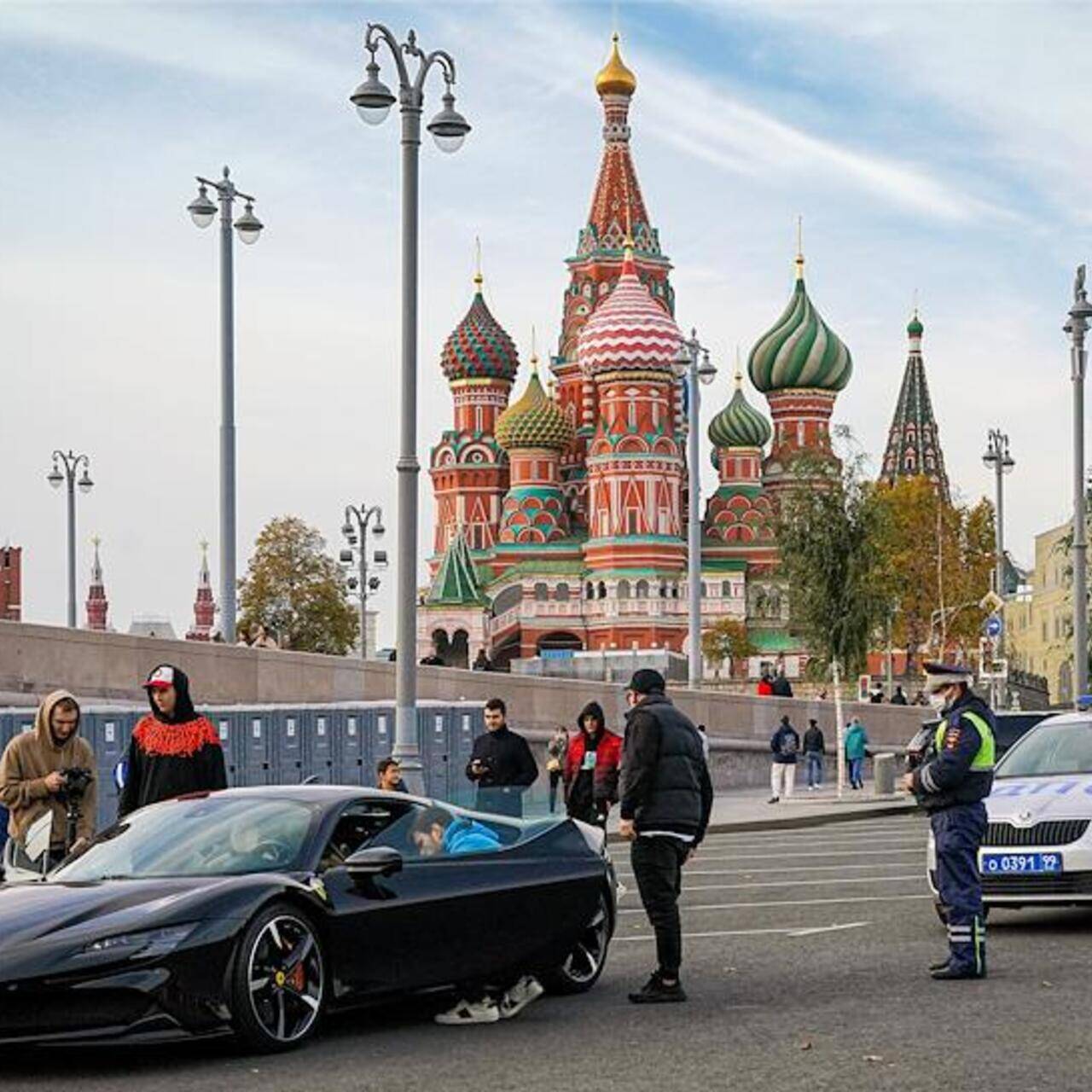 Экс-мэра Архангельска задержали за попытку устроить автопробег дорогих машин:  Полиция и спецслужбы: Силовые структуры: Lenta.ru