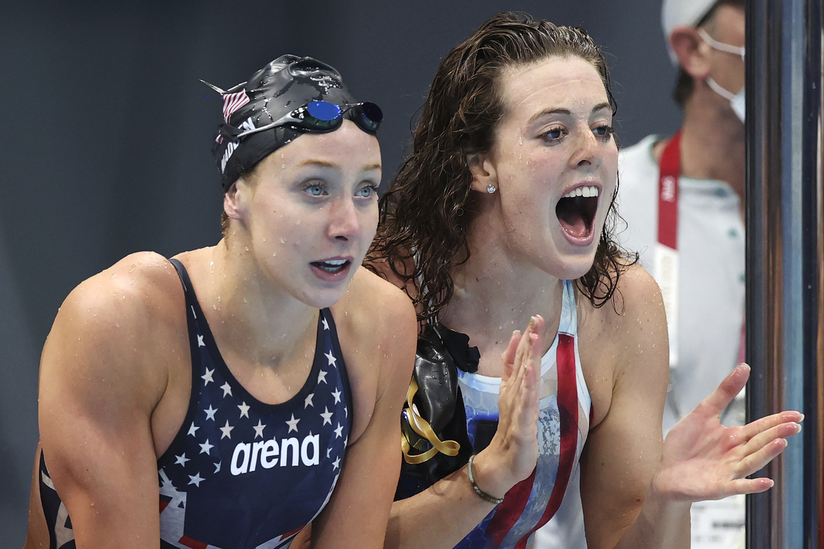 Американские пловчихи Пейдж Мэдден и Эллисон Шмитт на Олимпийских играх в Токио