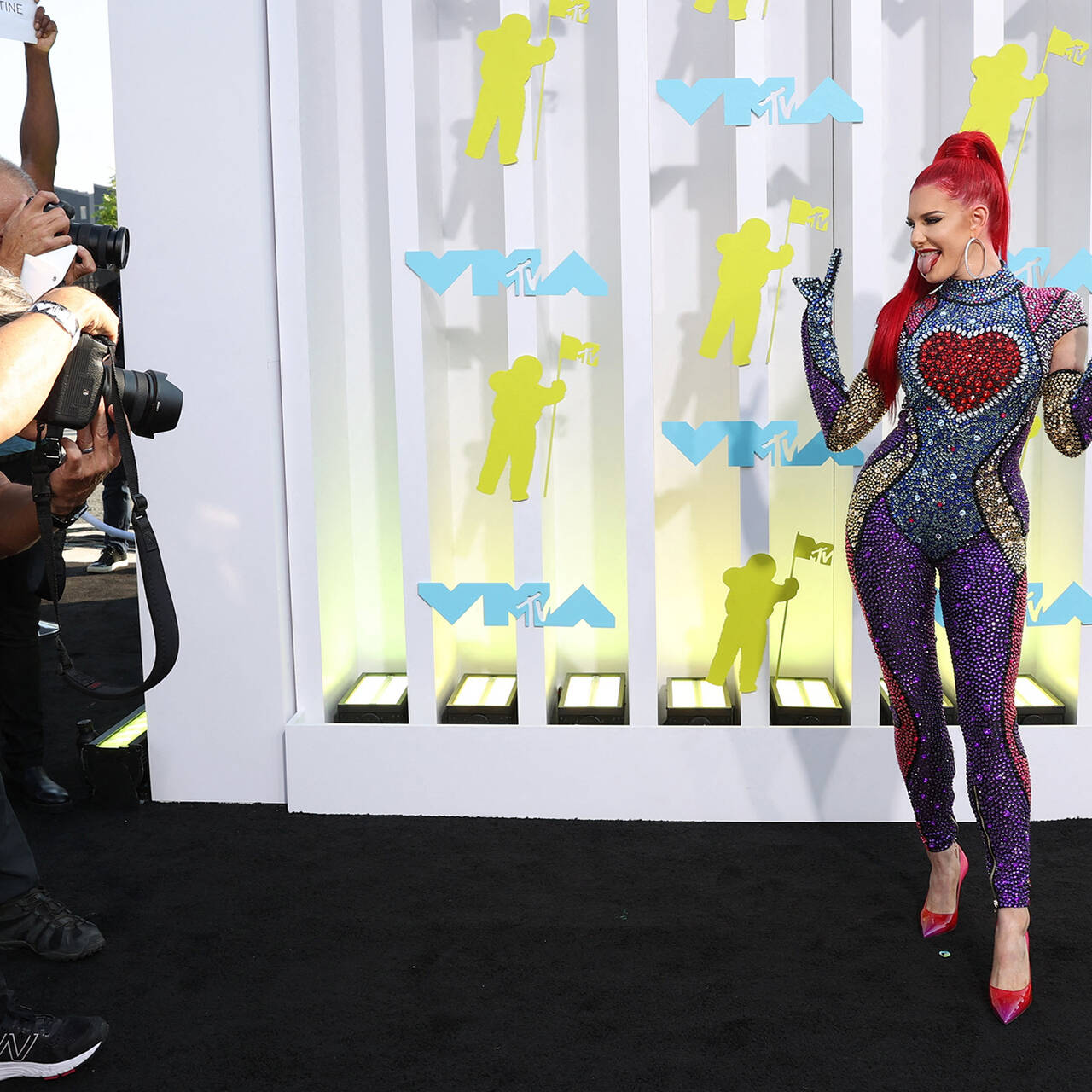 1000 але. MTV VMA-2022 Джастина Валентайн. Наряды премии MTV. Justina Valentine 2021. VMA 2022 выступления.