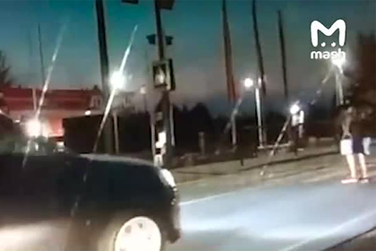 Россиянин на скорости протаранил семью на пешеходном переходе и попал на видео