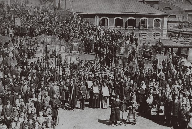 Крестный ход в Сысерти, начало ХХ века. Фото: Д. П. Соломирский / Getty Images