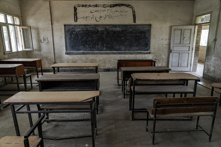 Пустой класс хазарейской (ираноязычный народ) шиитской школы в Кабуле, Афганистан, 31 июля 2022 года