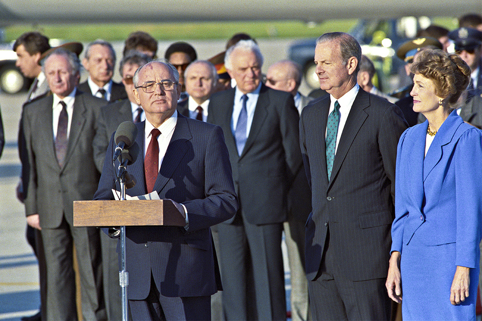 Выступление генерального секретаря ЦК КПСС Михаила Горбачева во время торжественной встречи на авиабазе Эндрюс, США, июнь 1990 года