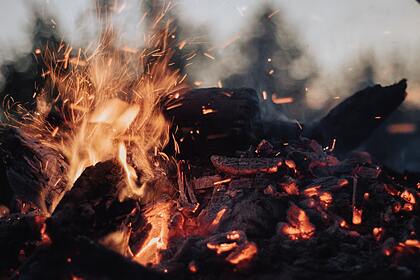 Ассенизатор потушил пожар фекалиями в российском городе