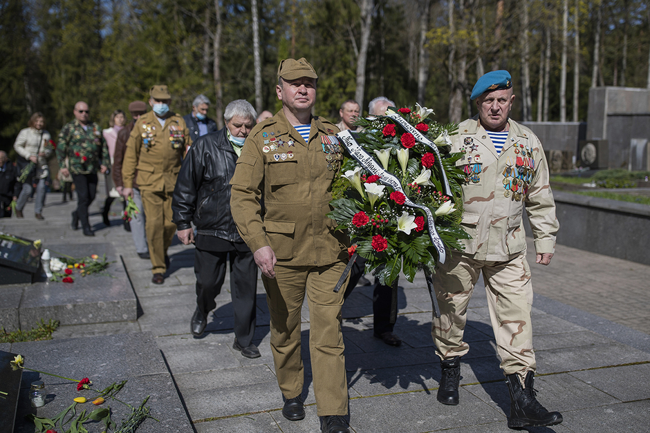 Мемориальная церемония, посвященная 76-й годовщине окончания Великой Отечественной войны у мемориала Антакальнис в Вильнюсе, Литва, 9 мая 2021 года