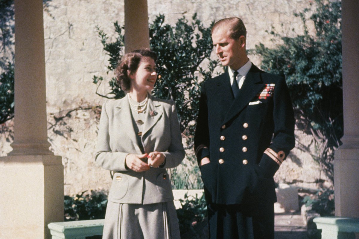 Принцесса Елизавета и ее муж принц Филипп во время медового месяца на Мальте, где он служил в Королевском военно-морском флоте. 1947 год.