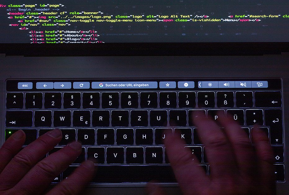 Тысячи хакеров по всему миру утопают в строчках кода с 24 февраля