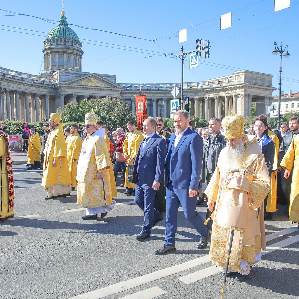 Крестный ход в питере. Александро Невская Лавра крестный ход.