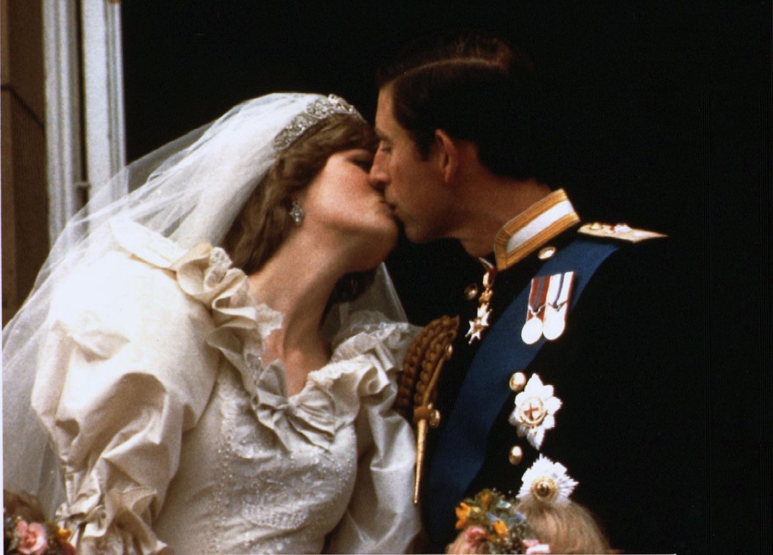 Принцесса Диана и принц Чарльз во время свадьбы, 29 июля 1981 года