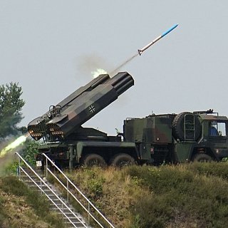 Германия пообещала Украине новые поставки реактивной артиллерии