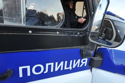 Российский пенсионер напал с ножом на жену и полицейского и поджег дом