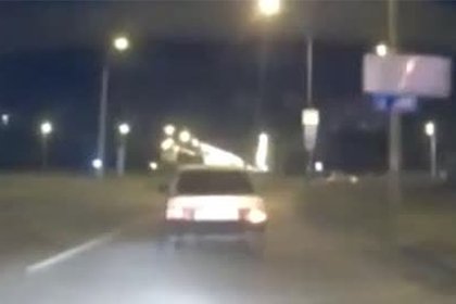 Проехавший километр на капоте авто самарский полицейский попал на видео