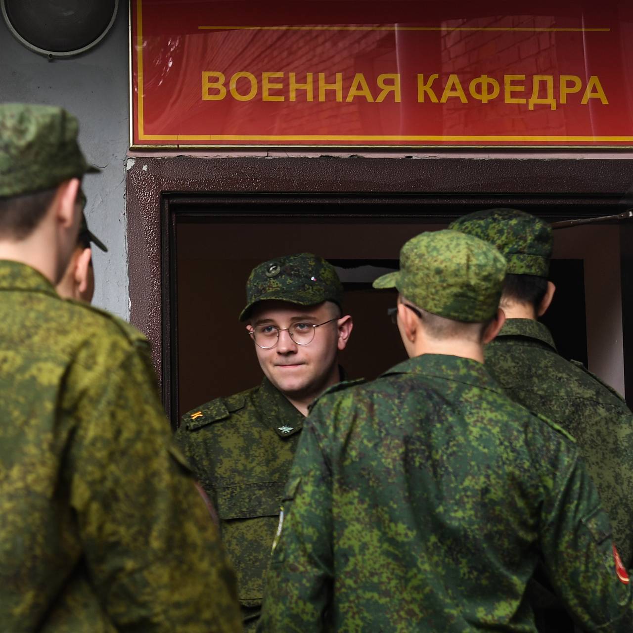 В Совфеде оценили возможность призыва выпускников военных кафедр: Политика:  Россия: Lenta.ru