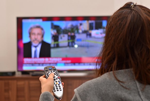 Смарт-телевизоры вскоре вытеснят обычные устройства из домов жителей развитых стран мира. Фото: Shutterstock