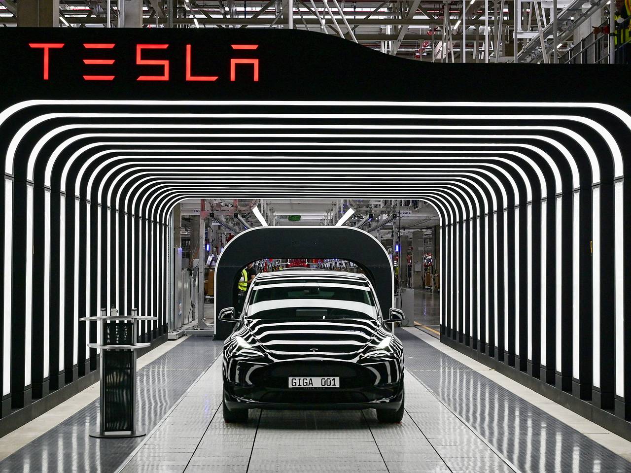 Владелец Tesla пожаловался на дорогой ремонт автомобиля: Техника: Наука и  техника: Lenta.ru