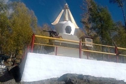 В российском селе возвели буддистскую ступу