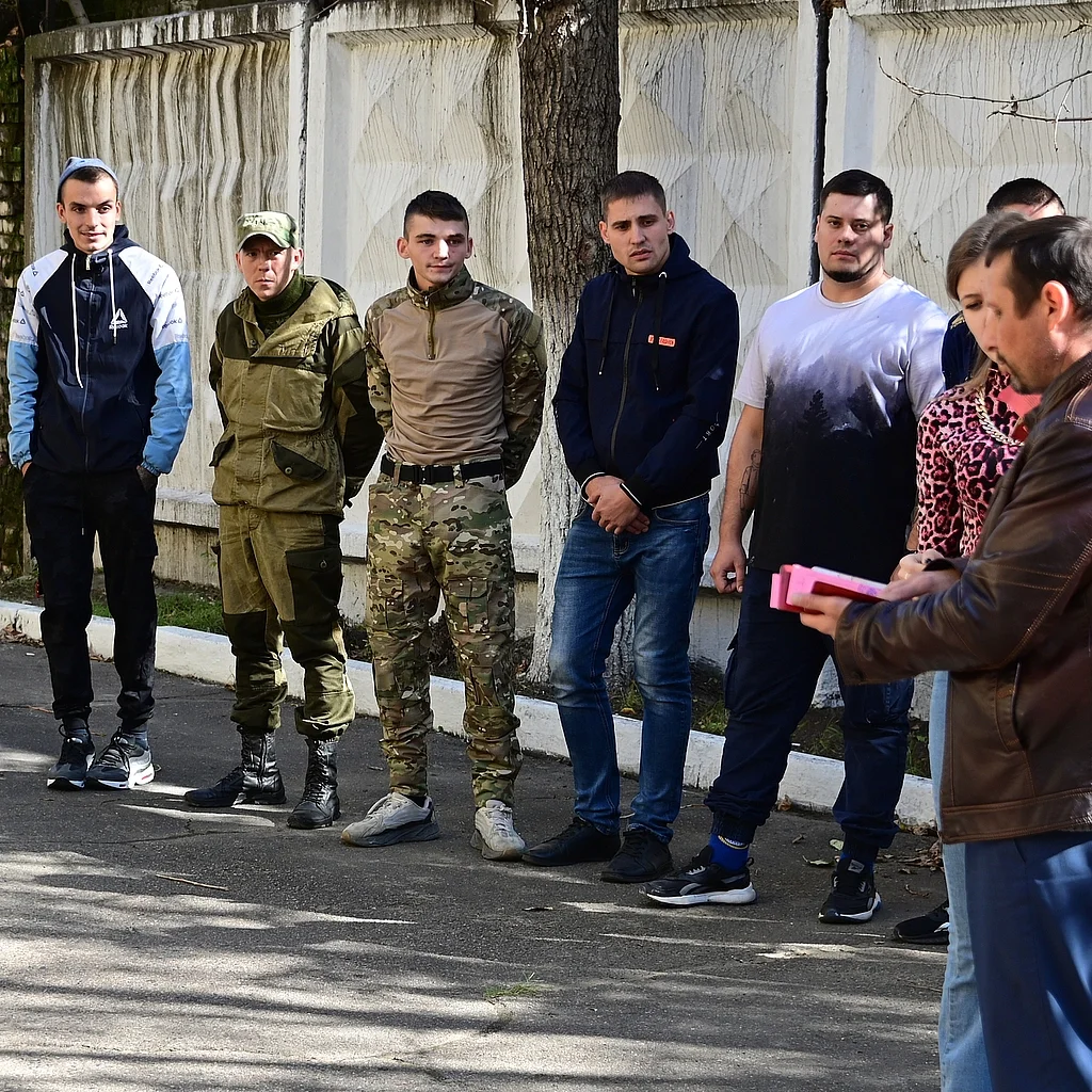 Müdafiə Nazirliyi qismən səfərbərliyə aid olmayan peşələrin adlarını açıqlayıb Müdafiə Nazirliyi qismən səfərbərliyə aid olmayan peşələrin adlarını açıqlayıb