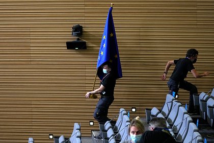 Еврокомиссия заявила ЕС об отсутствии смысла встречаться с властями России