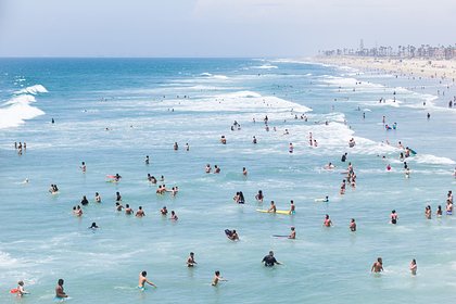 Британская туристка внезапно умерла на пляже в Португалии