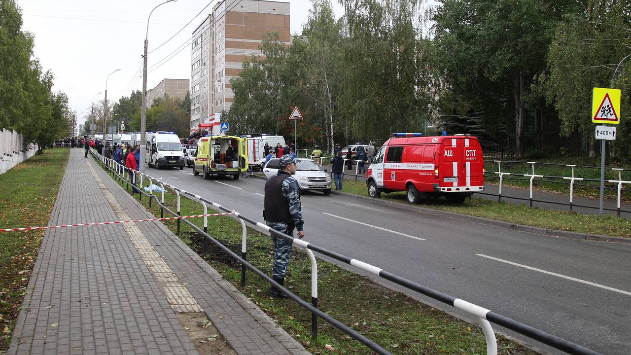 Следователи установили личность устроившего стрельбу в школе Ижевска:  Следствие и суд: Силовые структуры: Lenta.ru