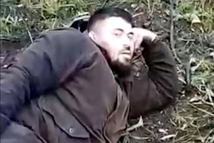 Кадыров показал видео ампутации руки чеченскому бойцу сослуживцами