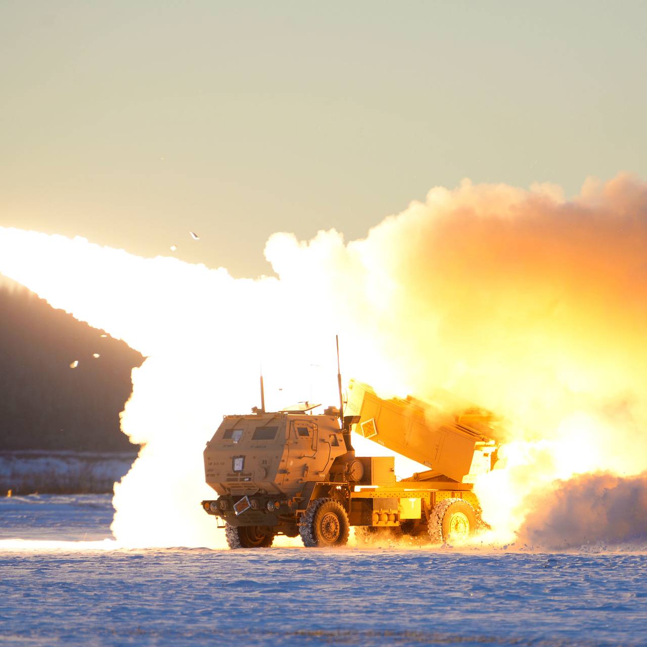 Минобороны заявило о подавлении реактивной батареи американской системы  HIMARS: Политика: Россия: Lenta.ru