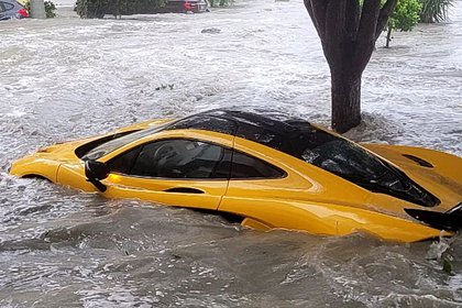 Опубликовано фото затопленного ураганом суперкара за десятки миллионов рублей