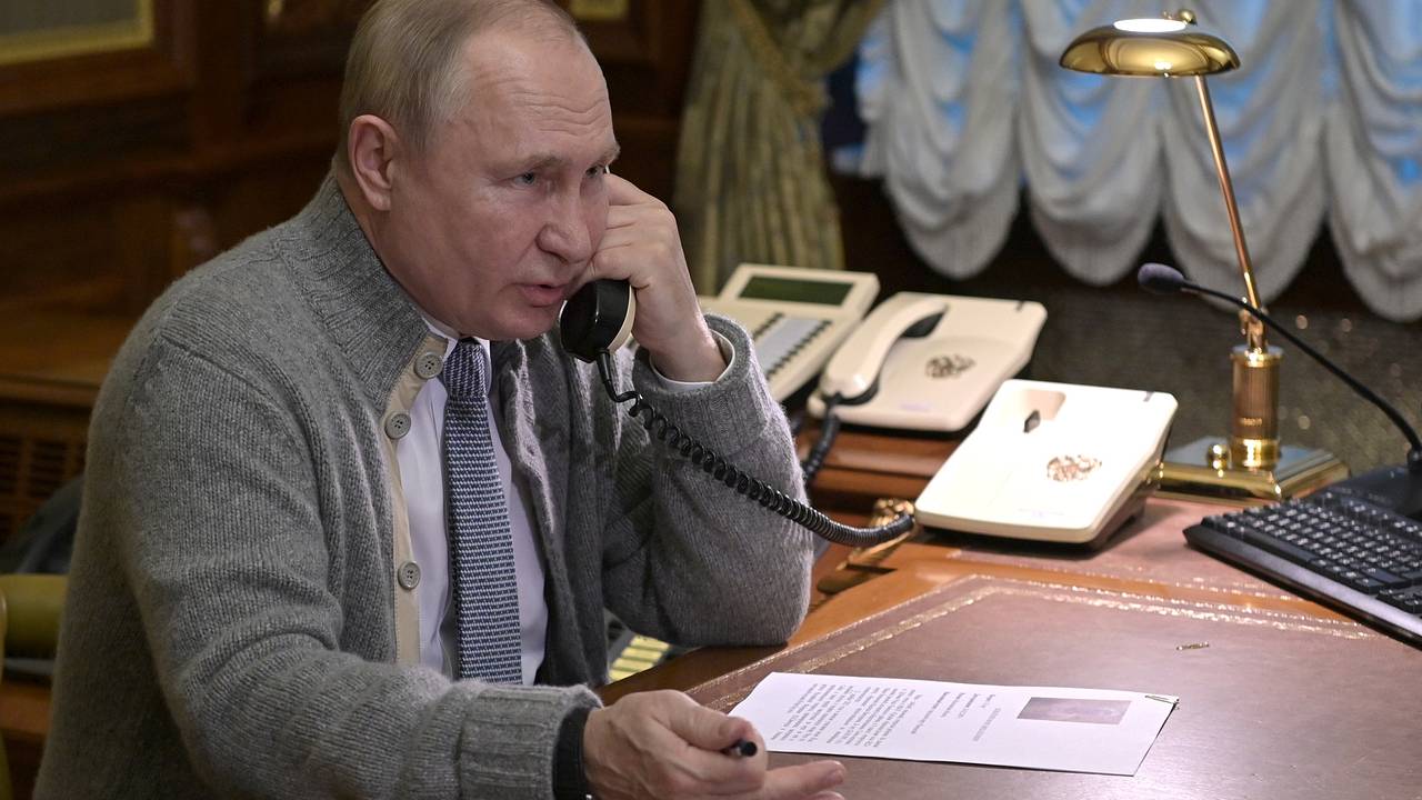 Путин провел телефонные переговоры с королем Бахрейна: Политика: Россия:  Lenta.ru