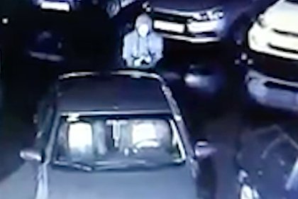 Мужчина с топором напал на автомобиль с буквой Z и попал на видео