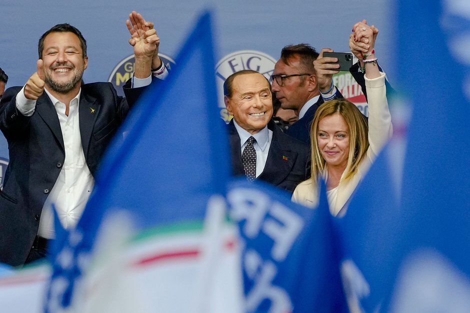 Маттео Сальвини, Сильвио Берлускони и Джорджа Мелони на акции правоцентристской коалиции в Риме, 22 сентября 2022 года