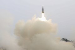 Выпущенная ракета Южной Кореи упала на полигоне во время учений США