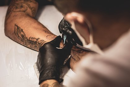 Мастер раскрыла способ избежать боли во время нанесения татуировки