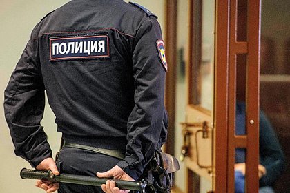 Троих сотрудников российской колонии осудят за взятки от заключенных