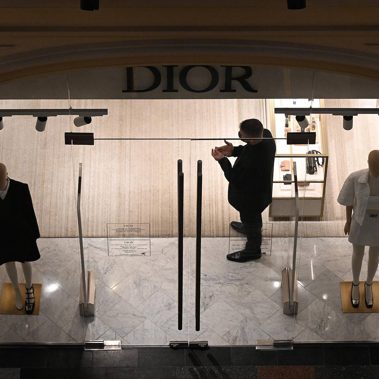 Dior захотел возобновить работу своих магазинов в России: Явления:  Ценности: Lenta.ru