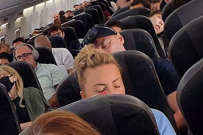 Бывшая стюардесса назвала наиболее грязные места в самолете