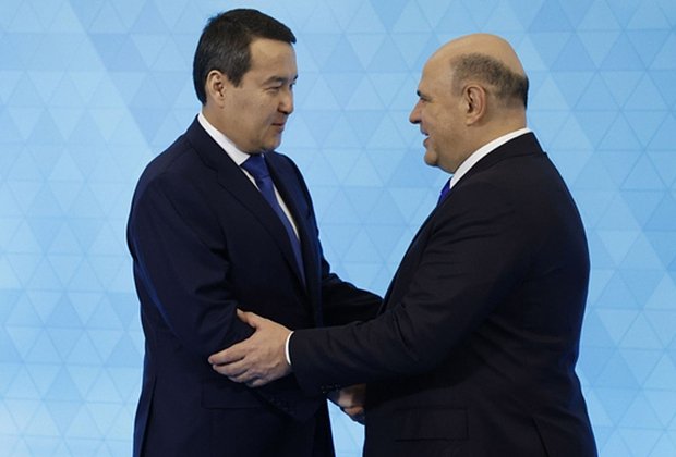 Михаил Мишустин с премьер-министром Казахстана Алиханом Смаиловым